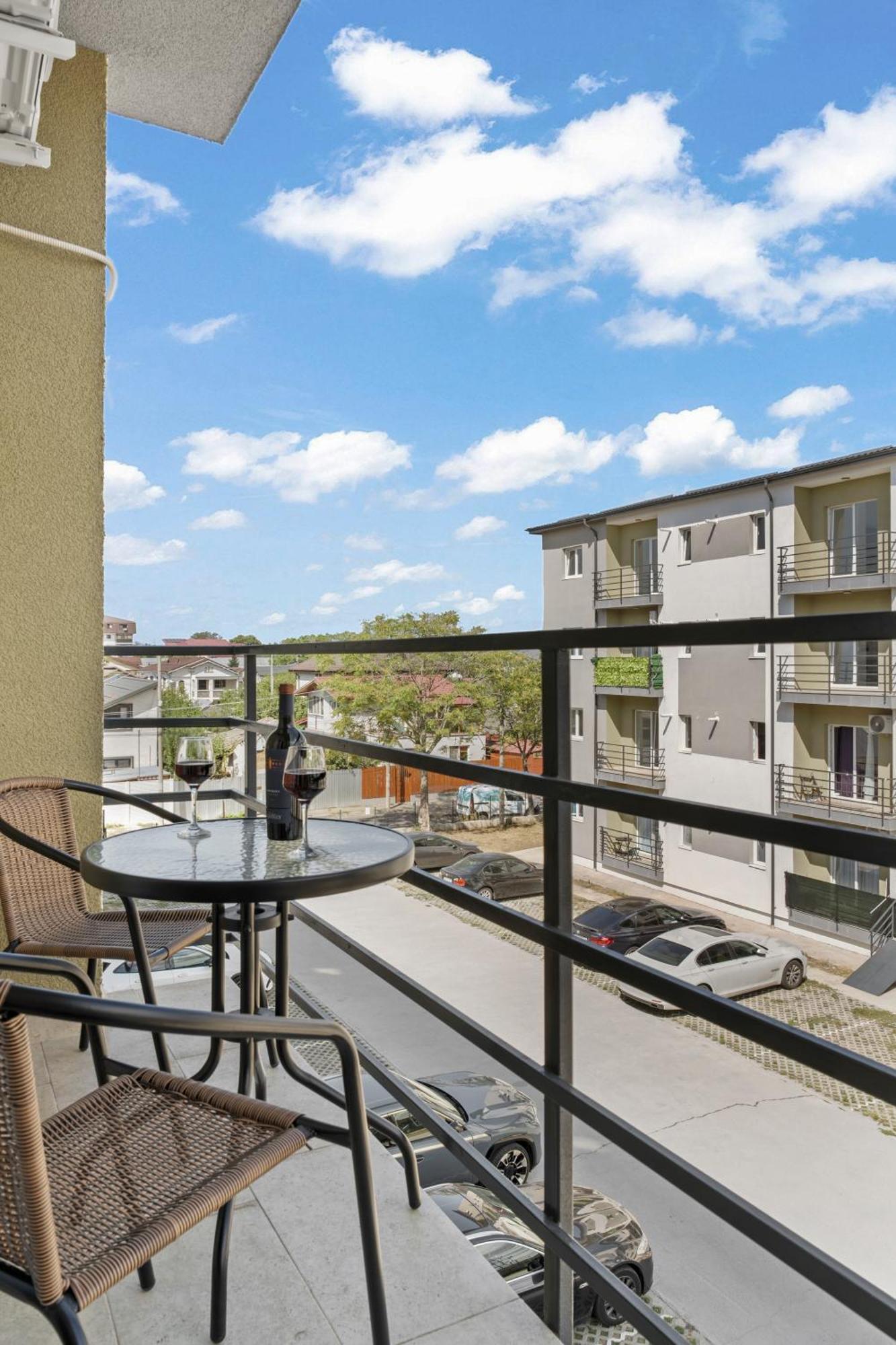 Comfort Azure Bukarest Exterior foto